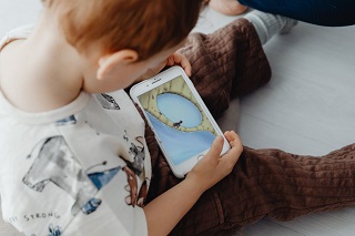 Aplikacje skarbonki dla dzieci: jak wybrać bezpieczne narzędzie