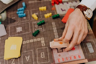 Gry planszowe o finansach: które realnie uczą decyzji?